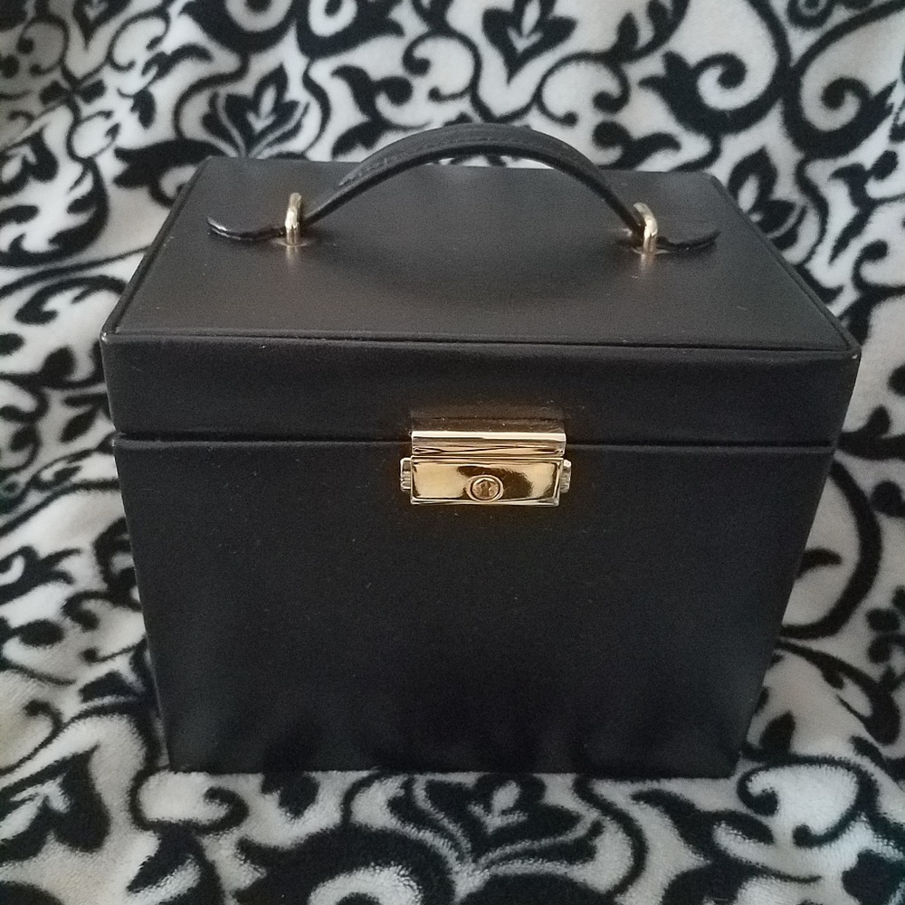 WOLF DESIGN LOCKING JEWELRY BOX